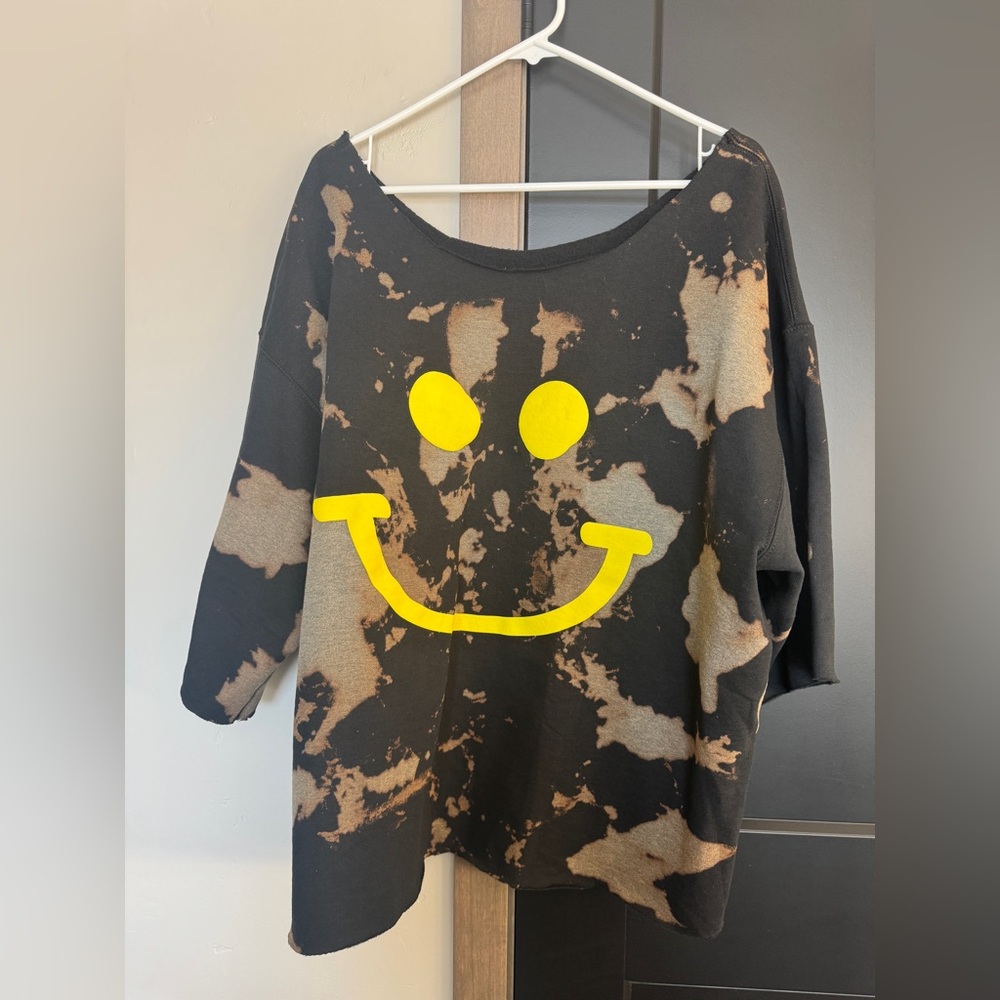 Oversized reversible sweatshirt with a cute smiley face print.  Size 1XL